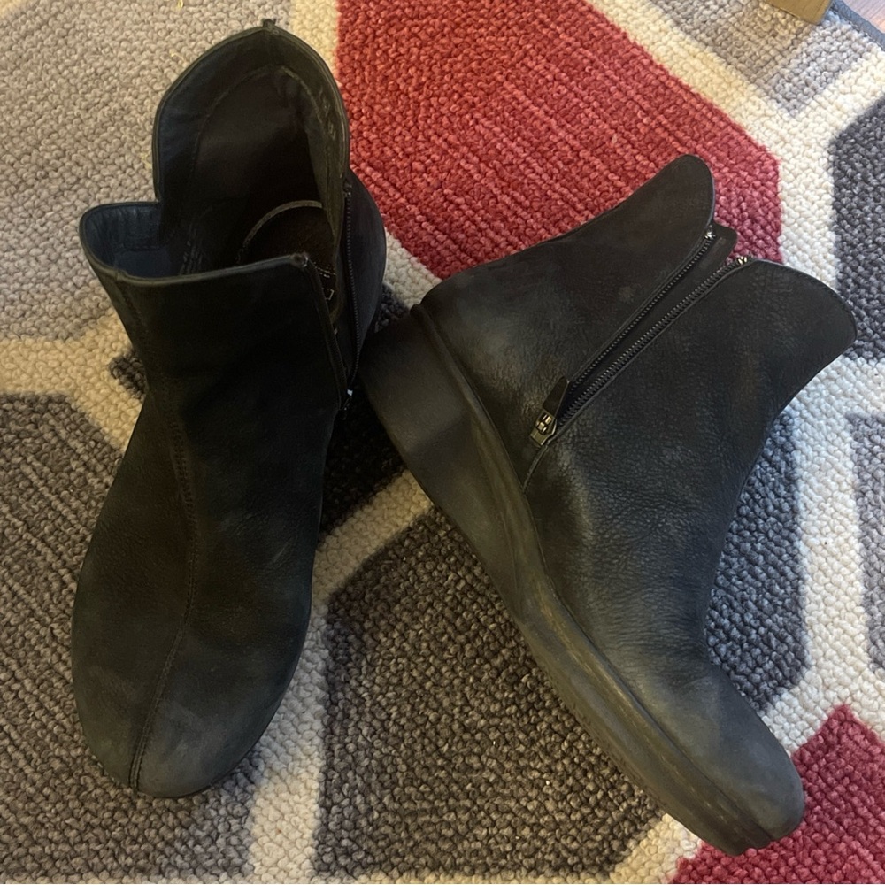 Women’s Black Dansko Boots - leather upper - Sz 41 (10.5)